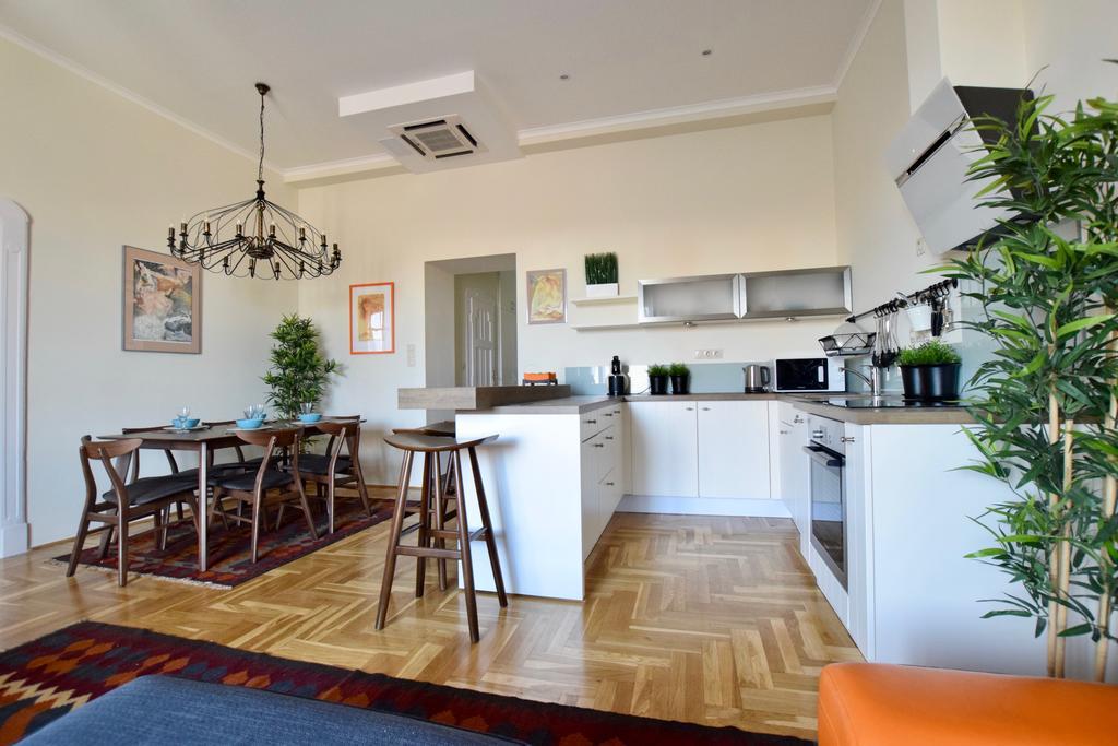 Luxury Apartment By Hi5 - Kiraly Street Suite Budapest Bagian luar foto